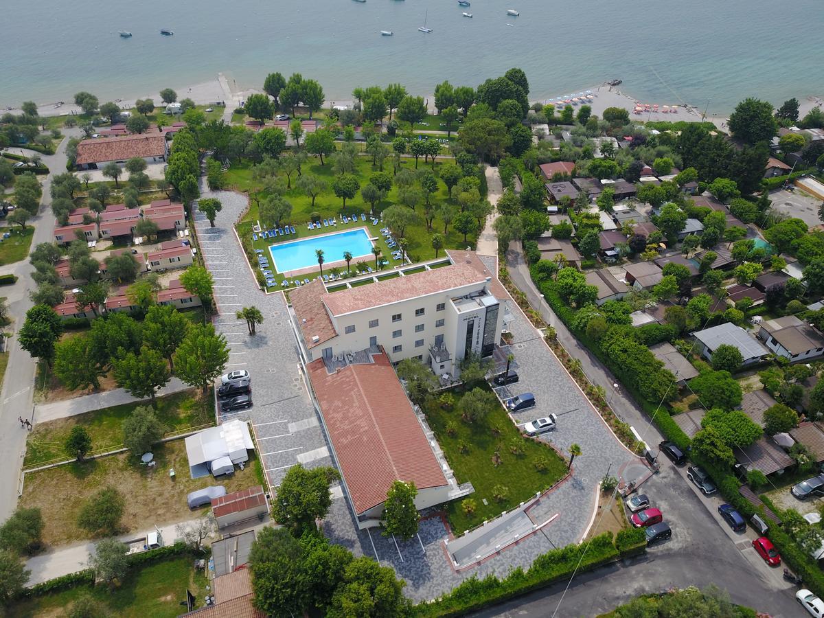 Front Lake Hotel Villa Paradiso Suite Moniga del Garda Exterior foto