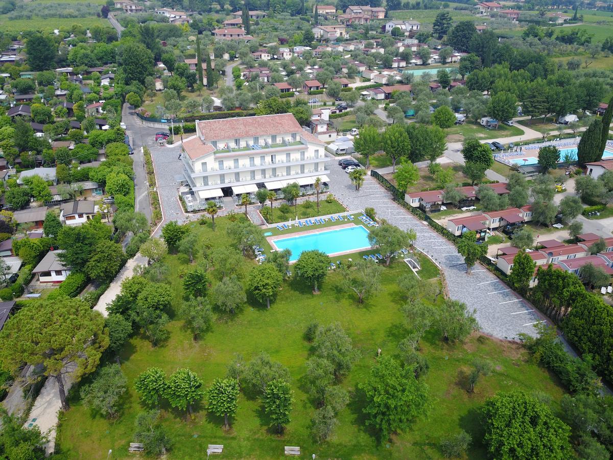 Front Lake Hotel Villa Paradiso Suite Moniga del Garda Exterior foto