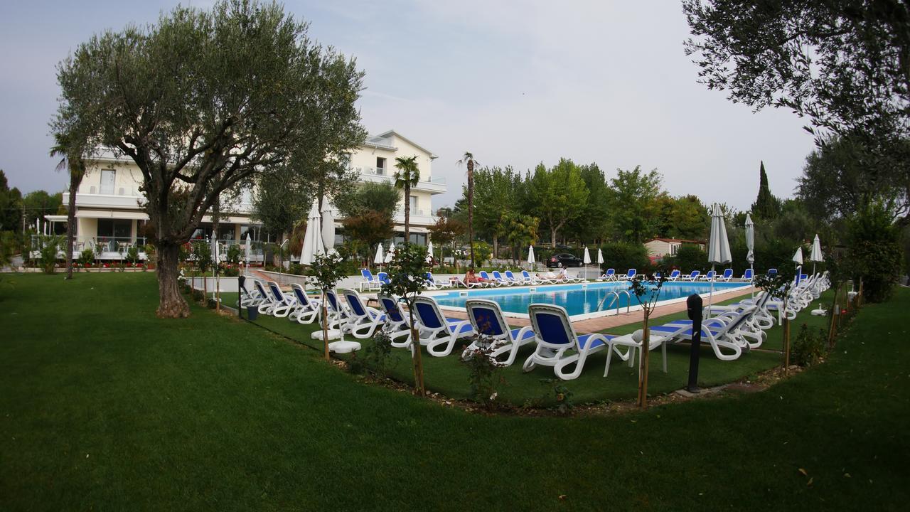 Front Lake Hotel Villa Paradiso Suite Moniga del Garda Exterior foto