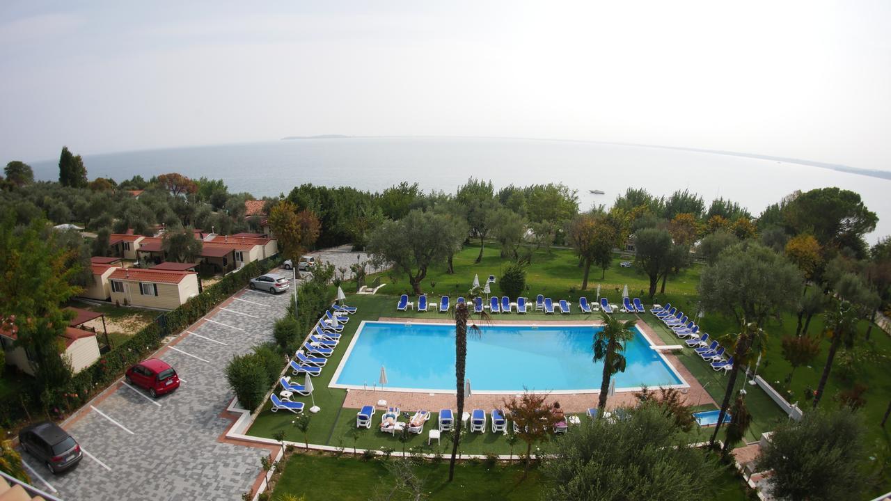 Front Lake Hotel Villa Paradiso Suite Moniga del Garda Exterior foto